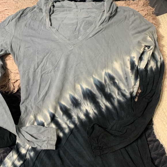 Woman’s hooded sweatshirt and tank - Picture 4 of 4